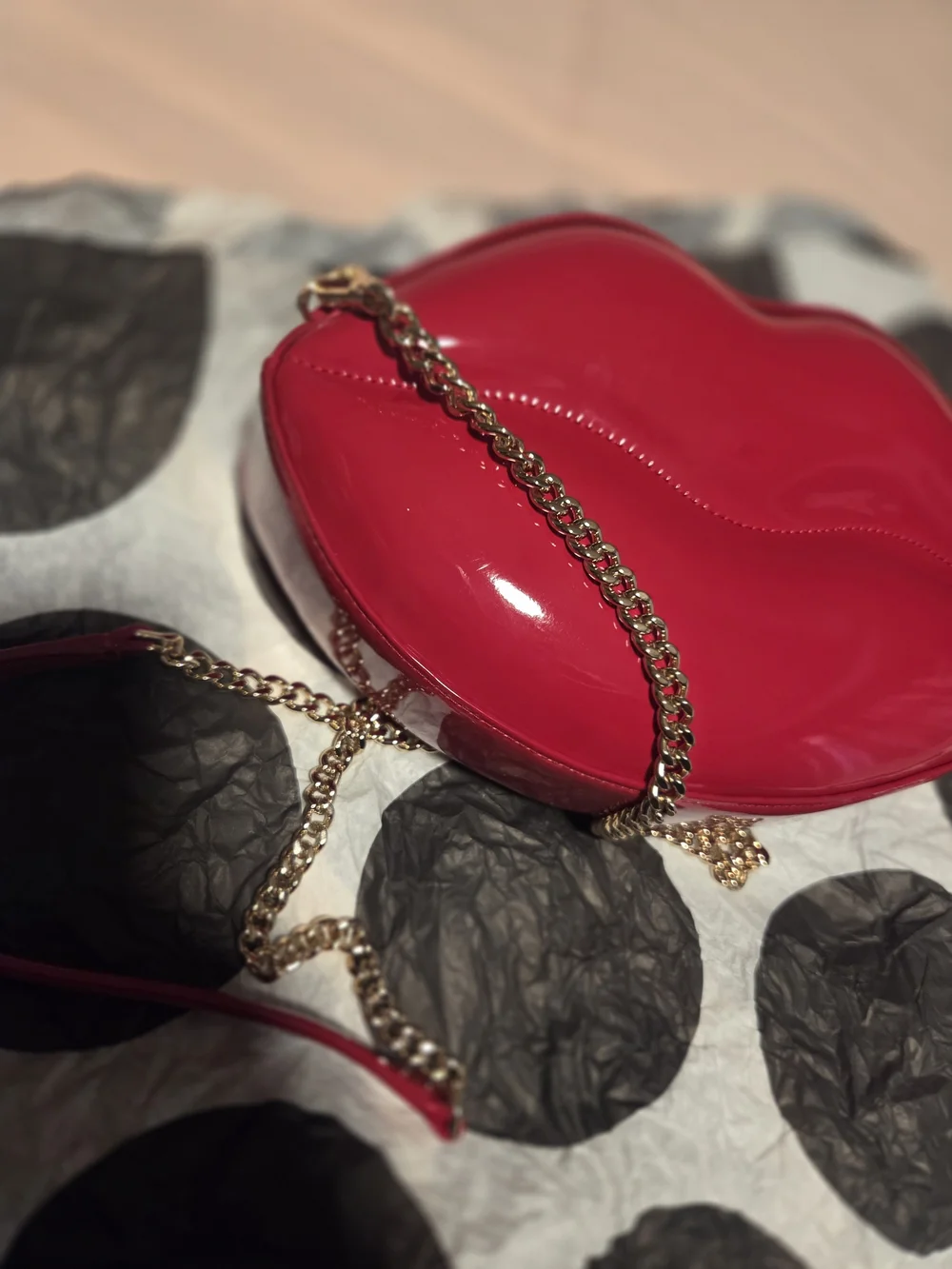 kate spade New York Red Patent Lip-Shaped  Bag
